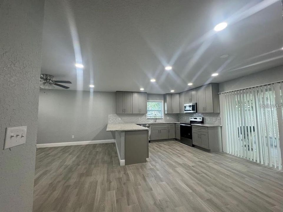 Activo con contrato: $1,400 (2 camas, 2 baños, 1000 Pies cuadrados)