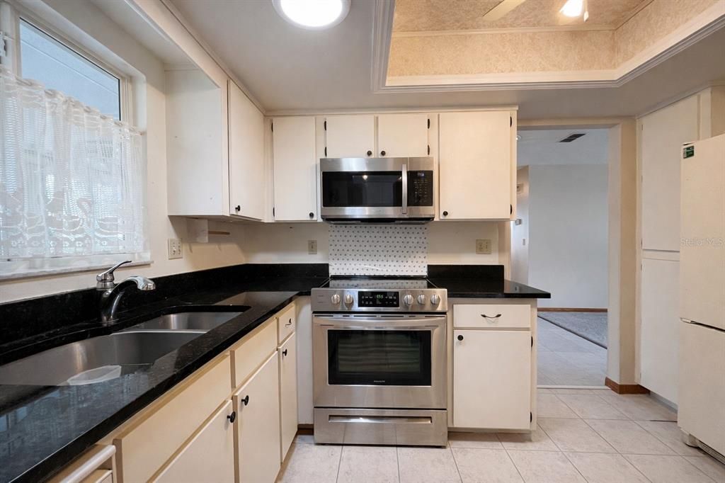 На продажу: $139,000 (2 спален, 2 ванн, 1292 Квадратных фут)