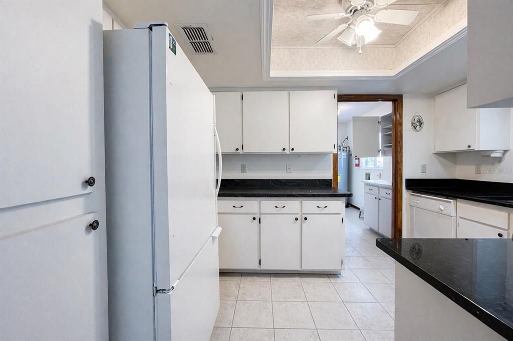 На продажу: $139,000 (2 спален, 2 ванн, 1292 Квадратных фут)