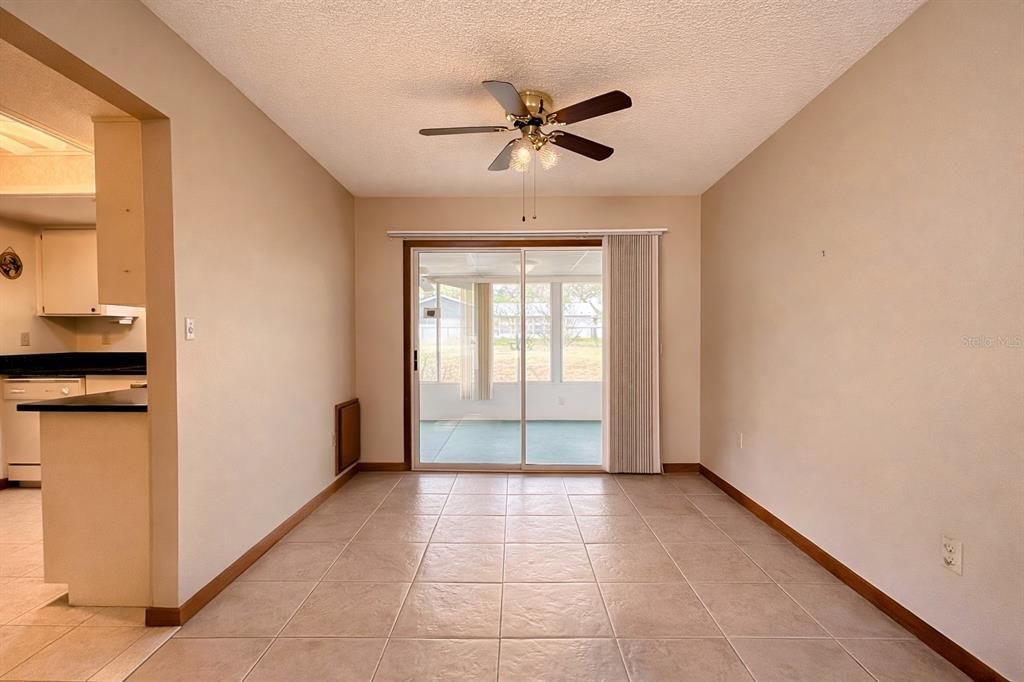 На продажу: $139,000 (2 спален, 2 ванн, 1292 Квадратных фут)