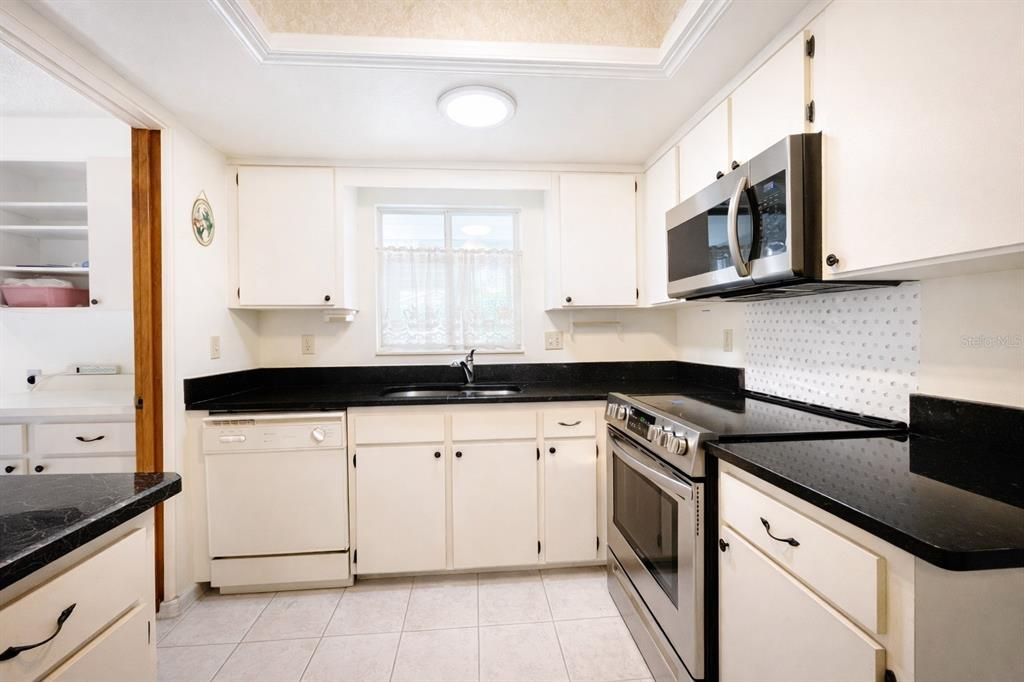 На продажу: $139,000 (2 спален, 2 ванн, 1292 Квадратных фут)