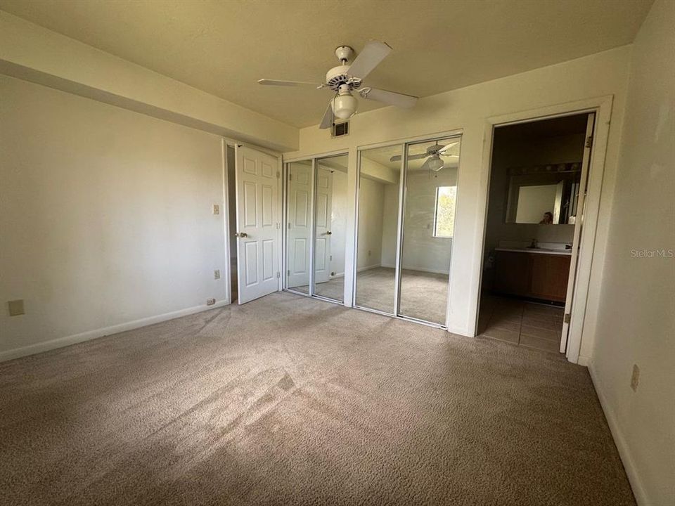 出租: $1,375 (2 贝兹, 2 浴室, 874 平方英尺)