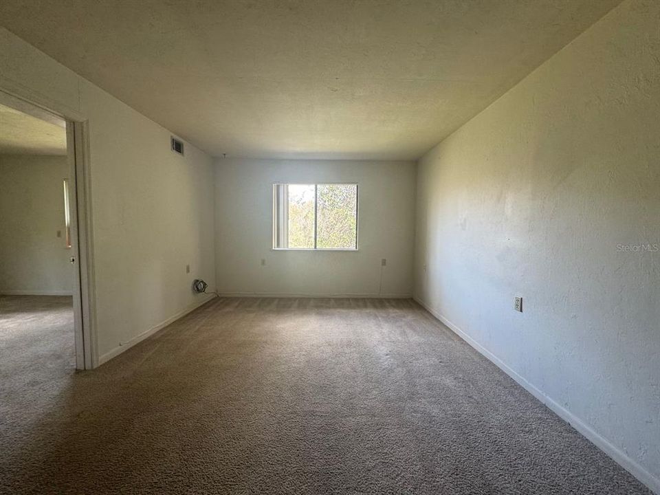 出租: $1,375 (2 贝兹, 2 浴室, 874 平方英尺)