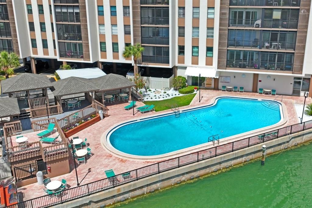 Под контрактом: $289,000 (2 спален, 2 ванн, 1065 Квадратных фут)