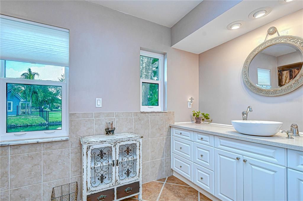 Activo con contrato: $649,999 (4 camas, 2 baños, 2147 Pies cuadrados)