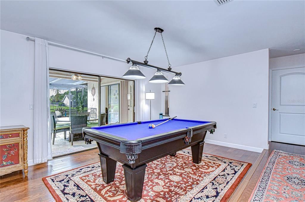 Activo con contrato: $649,999 (4 camas, 2 baños, 2147 Pies cuadrados)
