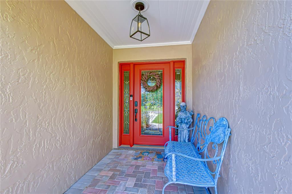 Activo con contrato: $649,999 (4 camas, 2 baños, 2147 Pies cuadrados)