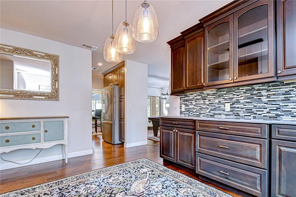 Activo con contrato: $649,999 (4 camas, 2 baños, 2147 Pies cuadrados)