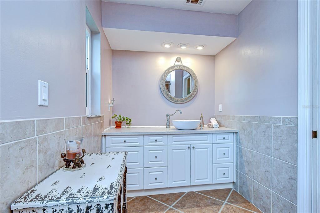 Activo con contrato: $649,999 (4 camas, 2 baños, 2147 Pies cuadrados)
