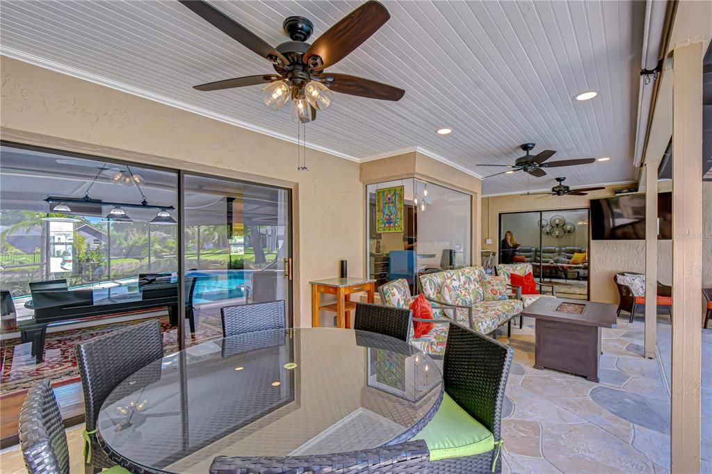 Activo con contrato: $649,999 (4 camas, 2 baños, 2147 Pies cuadrados)
