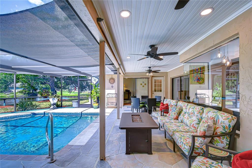 Activo con contrato: $649,999 (4 camas, 2 baños, 2147 Pies cuadrados)