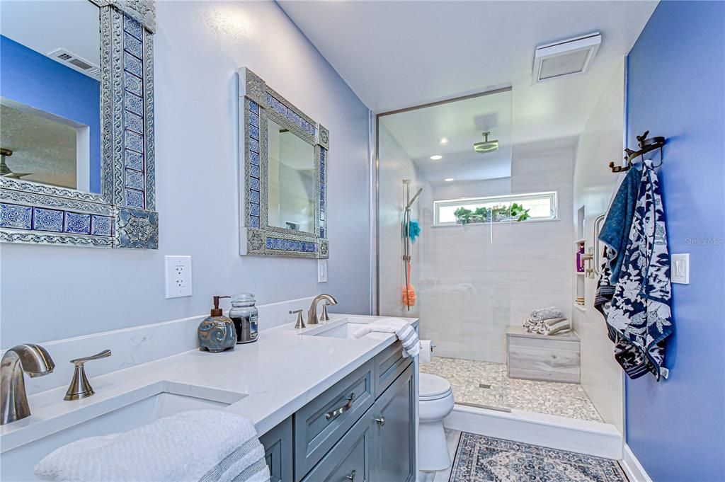 Activo con contrato: $649,999 (4 camas, 2 baños, 2147 Pies cuadrados)