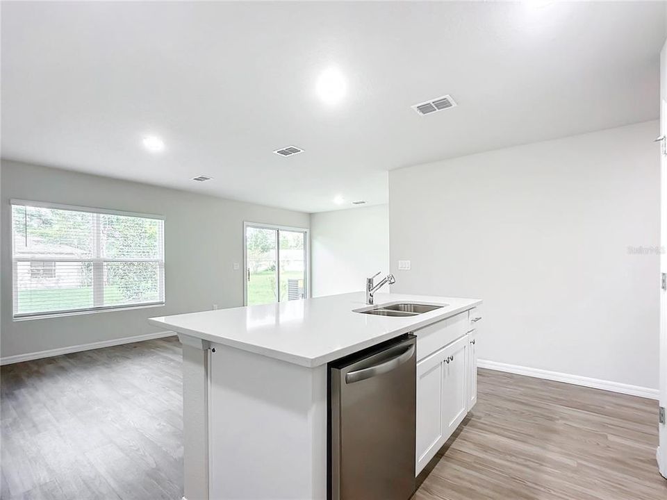 En Venta: $489,900 (4 camas, 0 baños, 1954 Pies cuadrados)