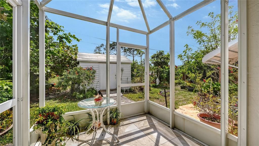 Active With Contract: $220,000 (2 beds, 1 baths, 932 Square Feet)