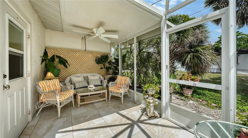 Active With Contract: $220,000 (2 beds, 1 baths, 932 Square Feet)