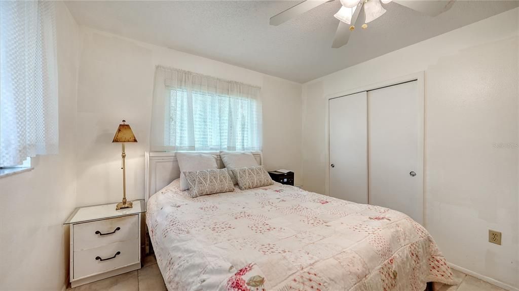 Active With Contract: $220,000 (2 beds, 1 baths, 932 Square Feet)