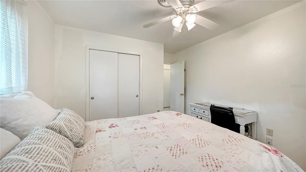 Active With Contract: $220,000 (2 beds, 1 baths, 932 Square Feet)
