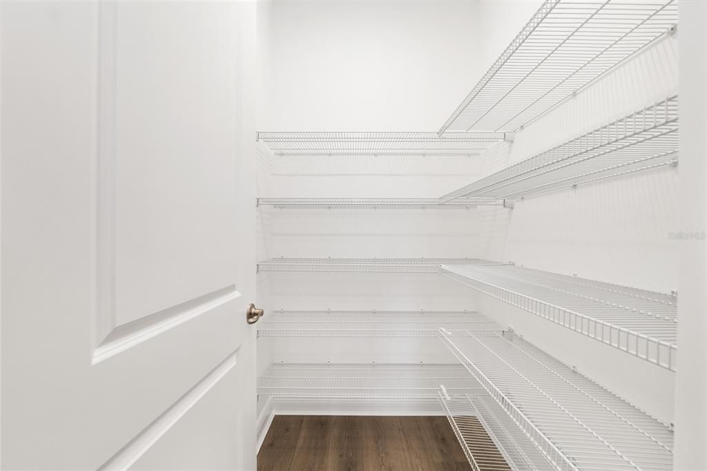 Activo con contrato: $558,665 (3 camas, 3 baños, 2870 Pies cuadrados)