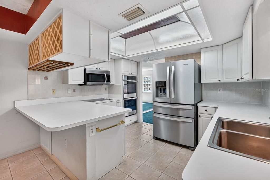 На продажу: $380,000 (2 спален, 2 ванн, 1745 Квадратных фут)