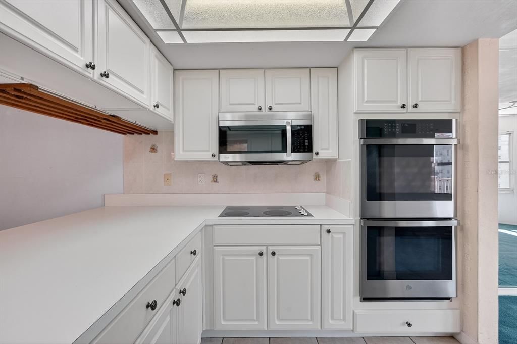 На продажу: $380,000 (2 спален, 2 ванн, 1745 Квадратных фут)