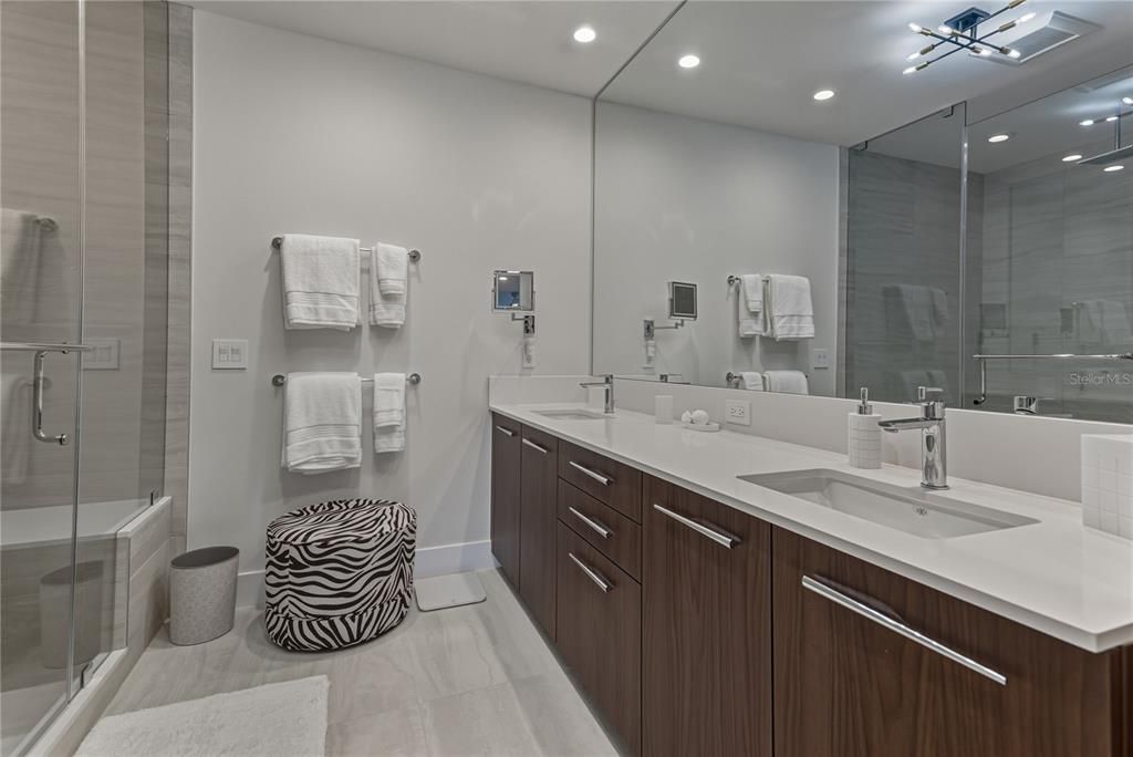 For Rent: $13,900 (3 beds, 3 baths, 2160 Square Feet)
