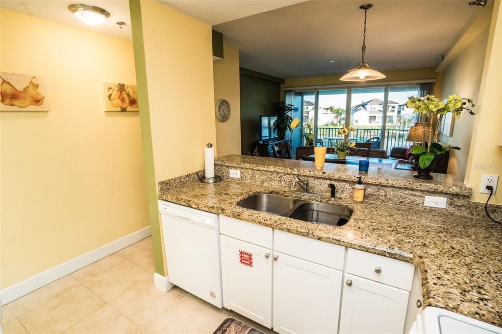 На продажу: $359,900 (2 спален, 2 ванн, 1258 Квадратных фут)