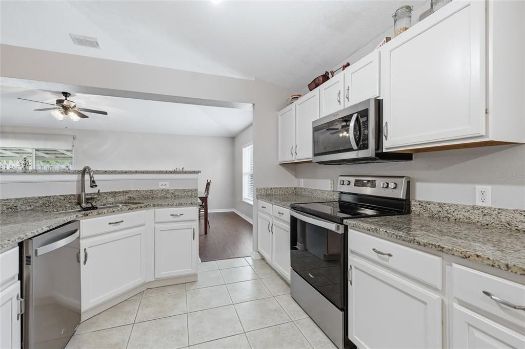 En Venta: $334,900 (3 camas, 2 baños, 1825 Pies cuadrados)