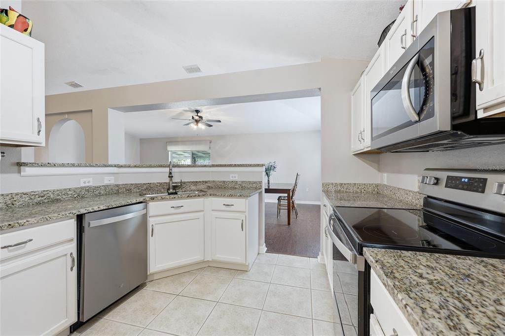 En Venta: $334,900 (3 camas, 2 baños, 1825 Pies cuadrados)