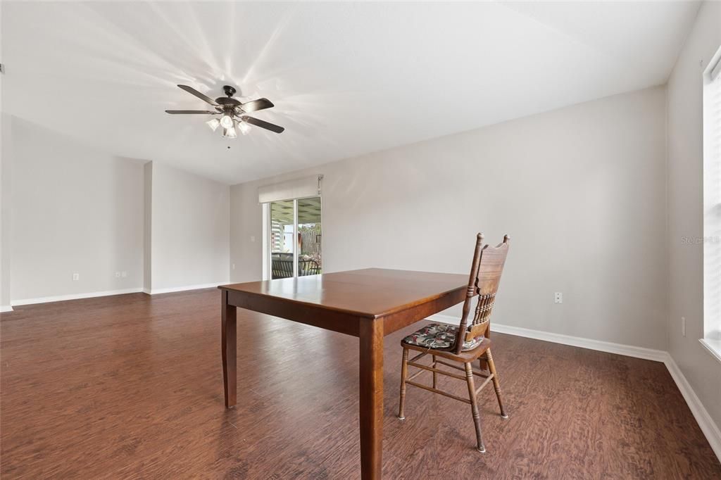 En Venta: $334,900 (3 camas, 2 baños, 1825 Pies cuadrados)