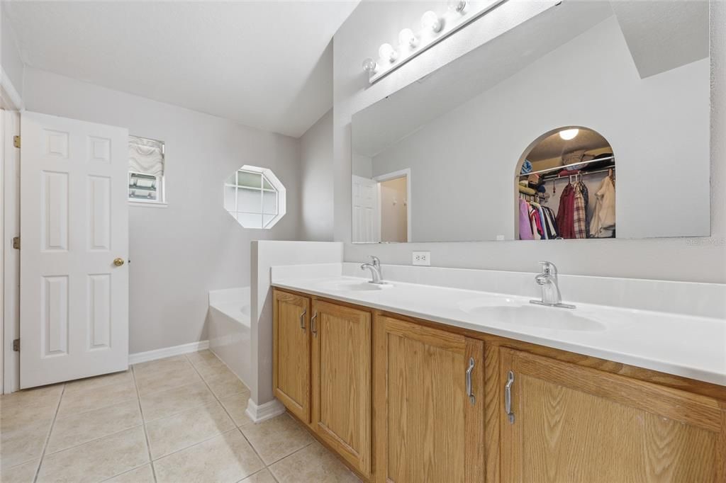 En Venta: $334,900 (3 camas, 2 baños, 1825 Pies cuadrados)