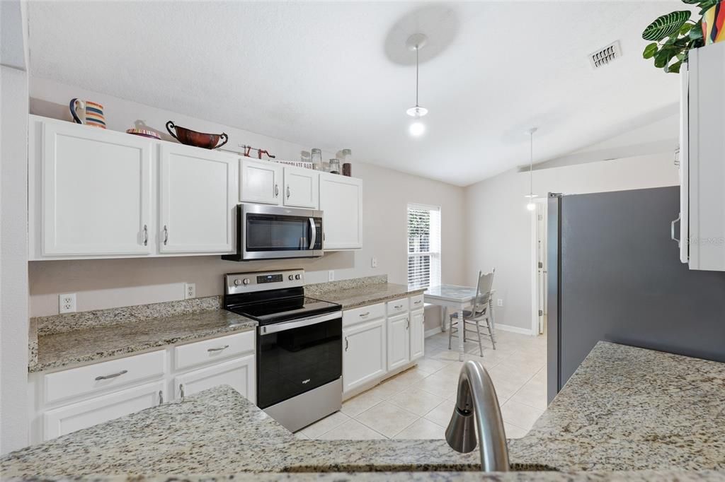 En Venta: $334,900 (3 camas, 2 baños, 1825 Pies cuadrados)