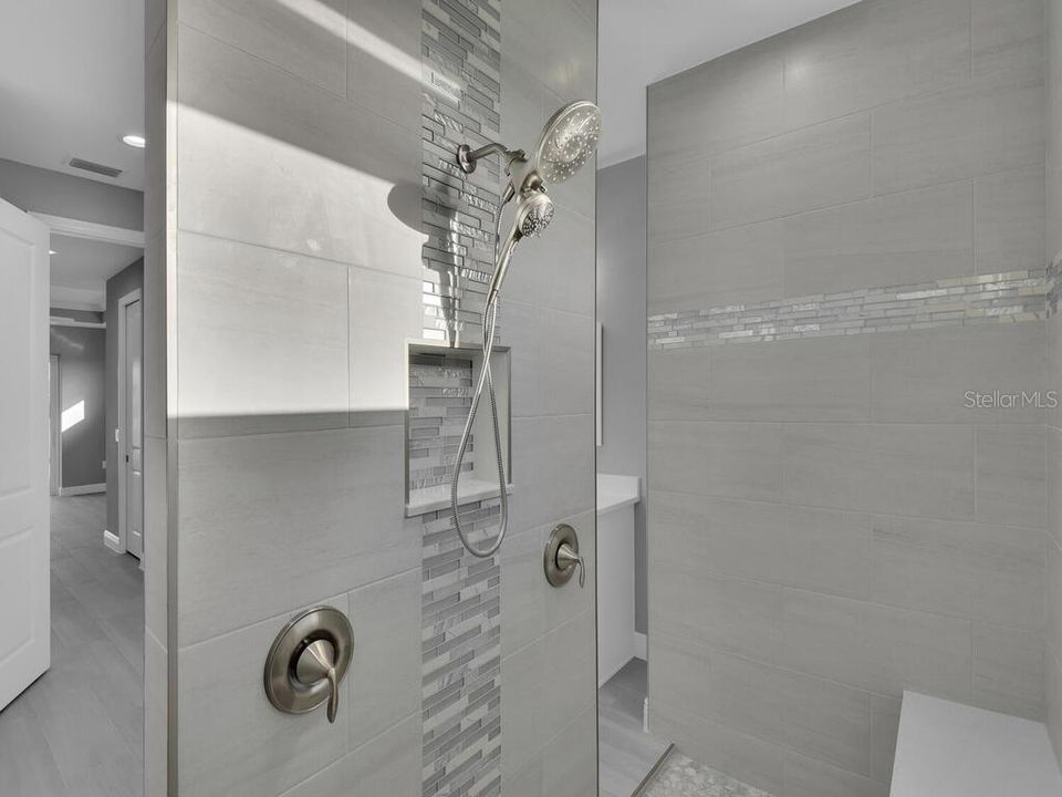 Activo con contrato: $595,000 (3 camas, 3 baños, 2244 Pies cuadrados)