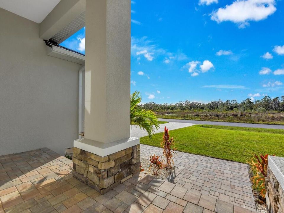 Activo con contrato: $595,000 (3 camas, 3 baños, 2244 Pies cuadrados)