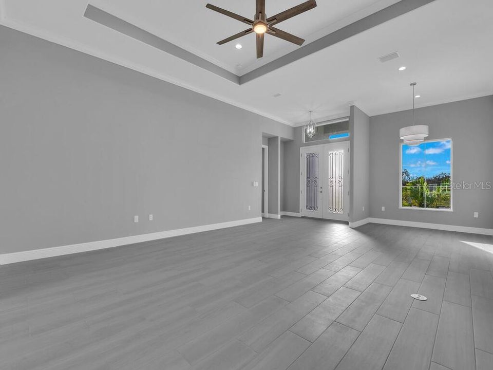Activo con contrato: $595,000 (3 camas, 3 baños, 2244 Pies cuadrados)