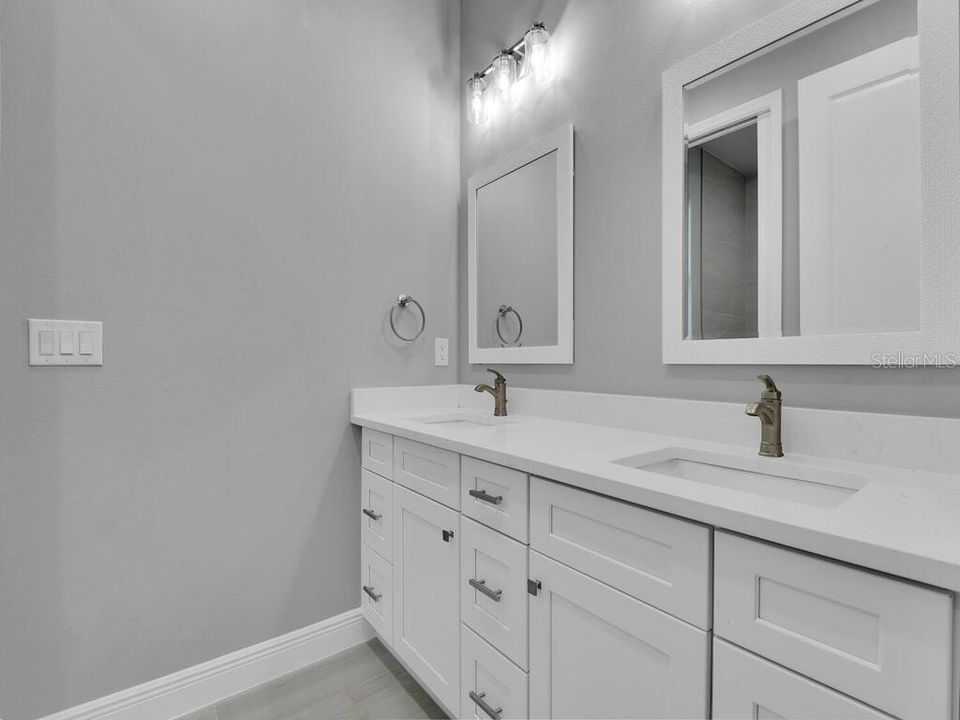 Activo con contrato: $595,000 (3 camas, 3 baños, 2244 Pies cuadrados)