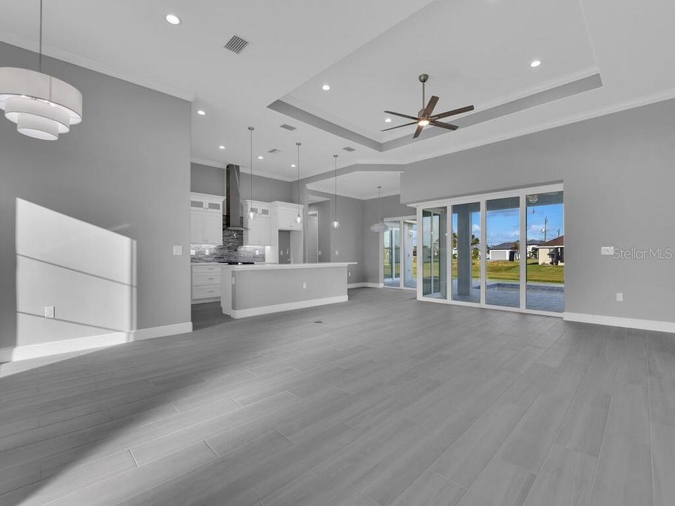 Activo con contrato: $595,000 (3 camas, 3 baños, 2244 Pies cuadrados)