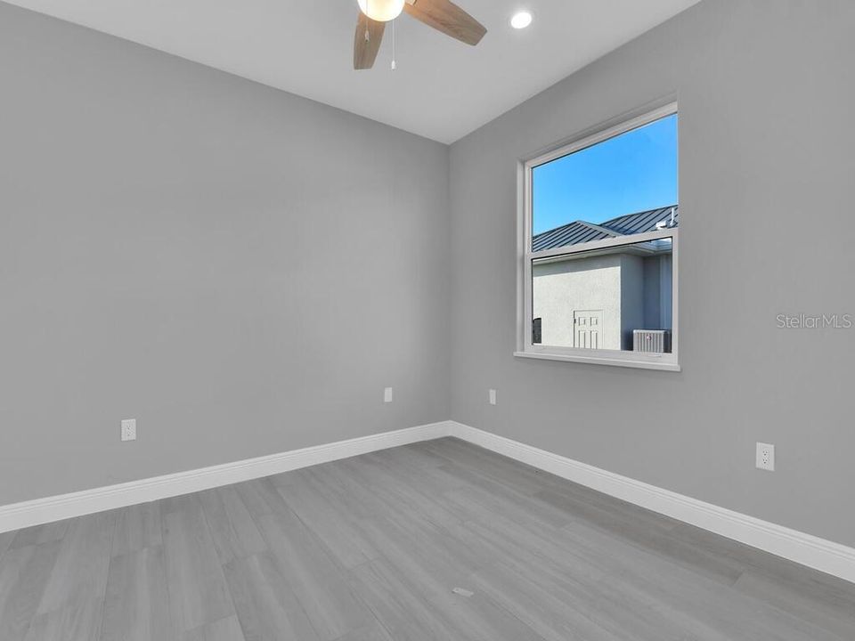 Activo con contrato: $595,000 (3 camas, 3 baños, 2244 Pies cuadrados)
