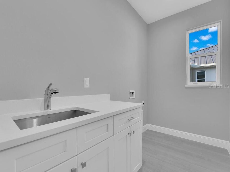 Activo con contrato: $595,000 (3 camas, 3 baños, 2244 Pies cuadrados)