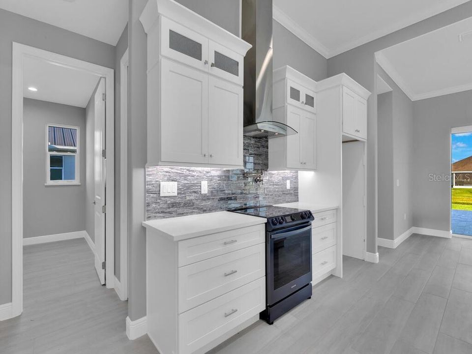 Activo con contrato: $595,000 (3 camas, 3 baños, 2244 Pies cuadrados)