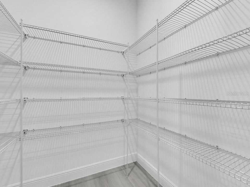 Activo con contrato: $595,000 (3 camas, 3 baños, 2244 Pies cuadrados)