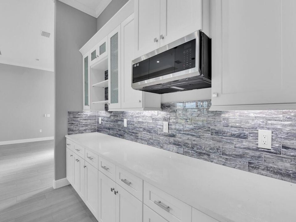 Activo con contrato: $595,000 (3 camas, 3 baños, 2244 Pies cuadrados)