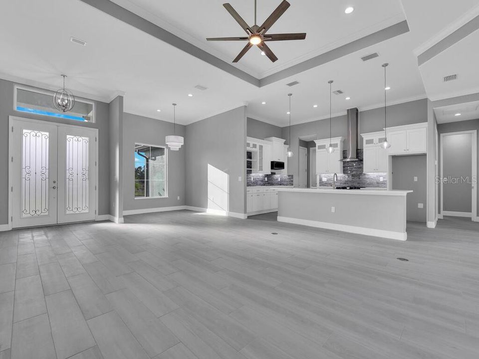 Activo con contrato: $595,000 (3 camas, 3 baños, 2244 Pies cuadrados)