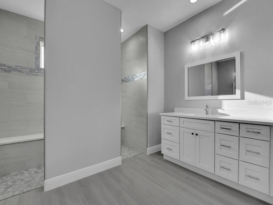 Activo con contrato: $595,000 (3 camas, 3 baños, 2244 Pies cuadrados)