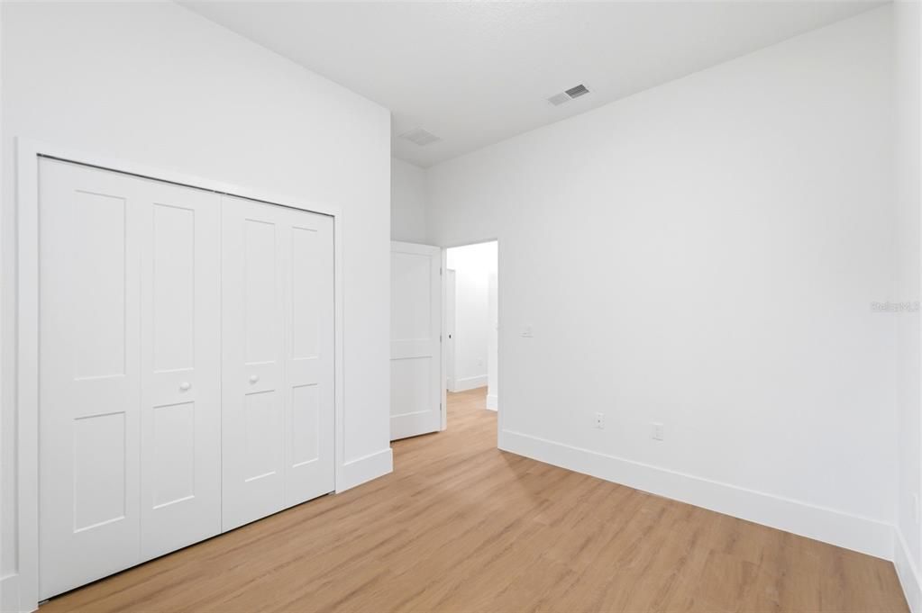 Activo con contrato: $284,900 (4 camas, 2 baños, 1799 Pies cuadrados)
