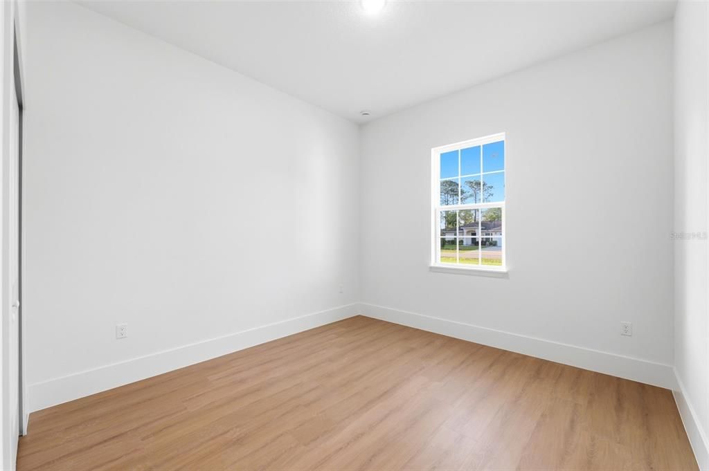 Activo con contrato: $284,900 (4 camas, 2 baños, 1799 Pies cuadrados)