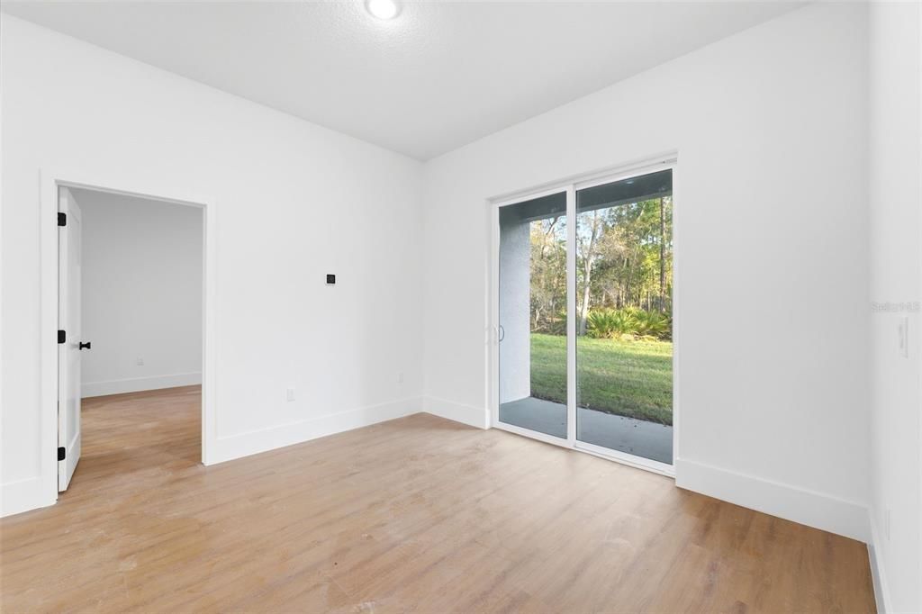 Activo con contrato: $284,900 (4 camas, 2 baños, 1799 Pies cuadrados)