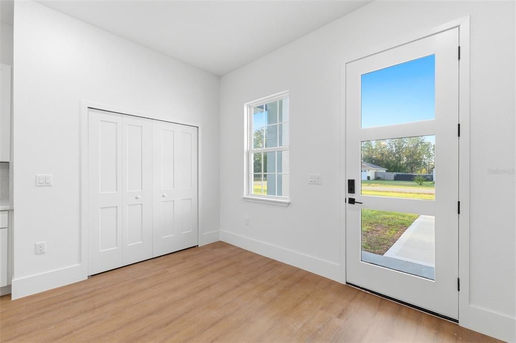 Activo con contrato: $284,900 (4 camas, 2 baños, 1799 Pies cuadrados)