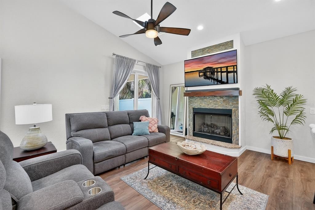 На продажу: $624,900 (3 спален, 2 ванн, 1725 Квадратных фут)