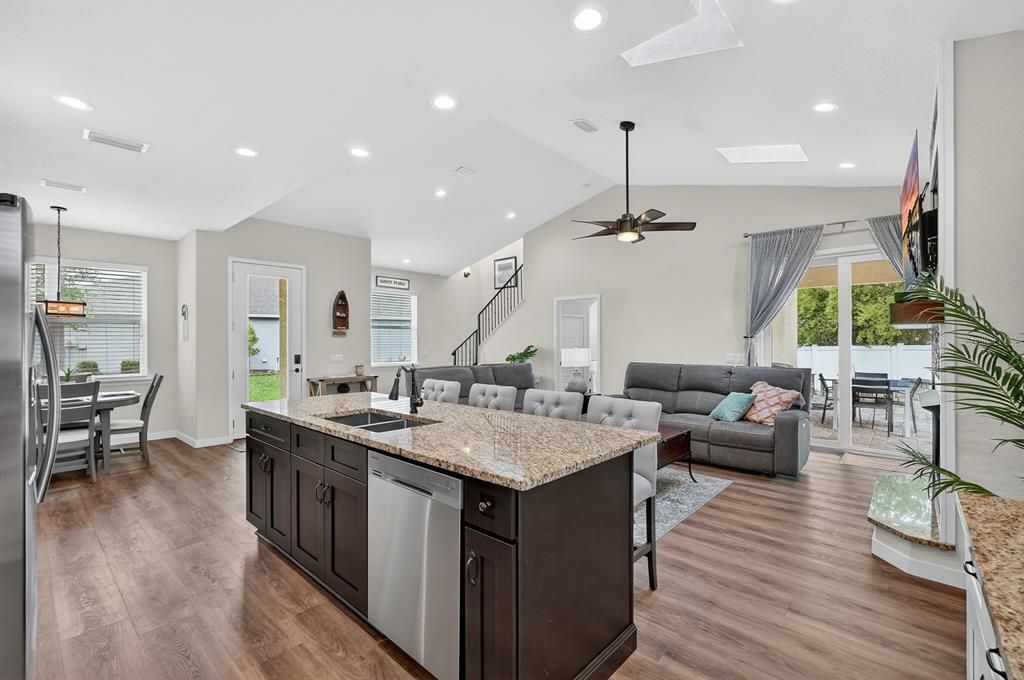 На продажу: $624,900 (3 спален, 2 ванн, 1725 Квадратных фут)