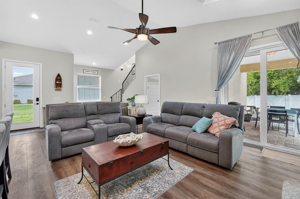 На продажу: $624,900 (3 спален, 2 ванн, 1725 Квадратных фут)